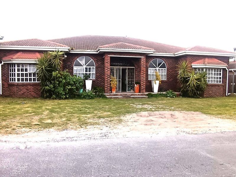 Zeekoevlei is calling, Large Family home with endless possibilities - Photo 2