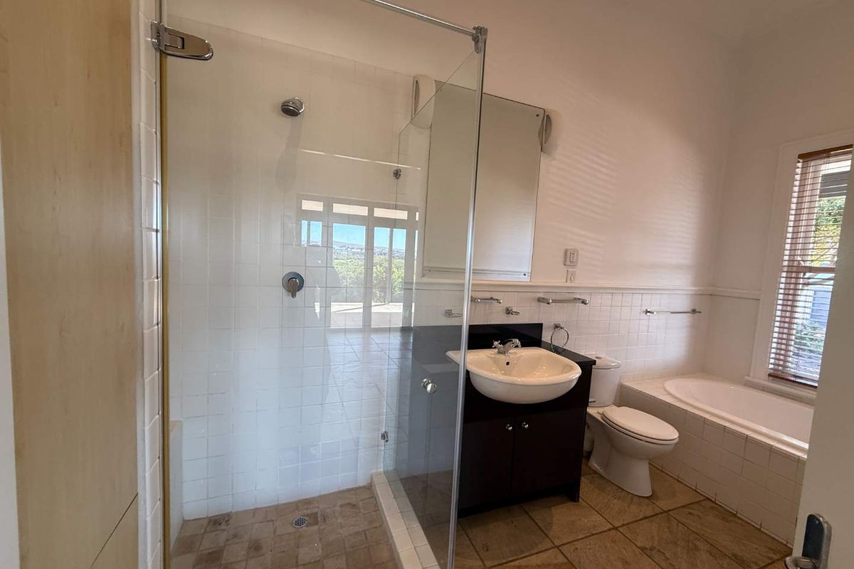 Single family home with spectacular sea views - Photo 5