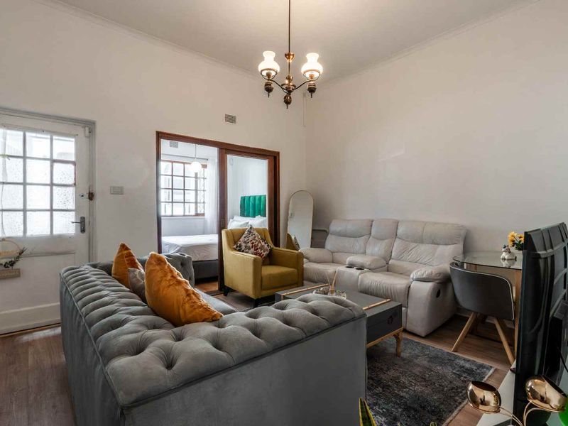 Charming 2-Bedroom Home with Rooftop Entertainment Area in the Heart of Sea Point - Photo 10