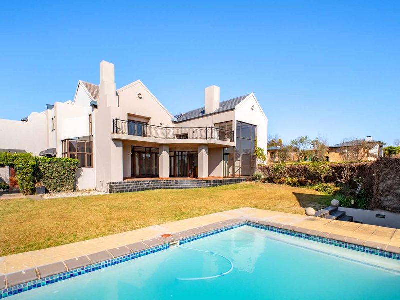 Magnificent 4-Bedroom Family Home - Photo 2