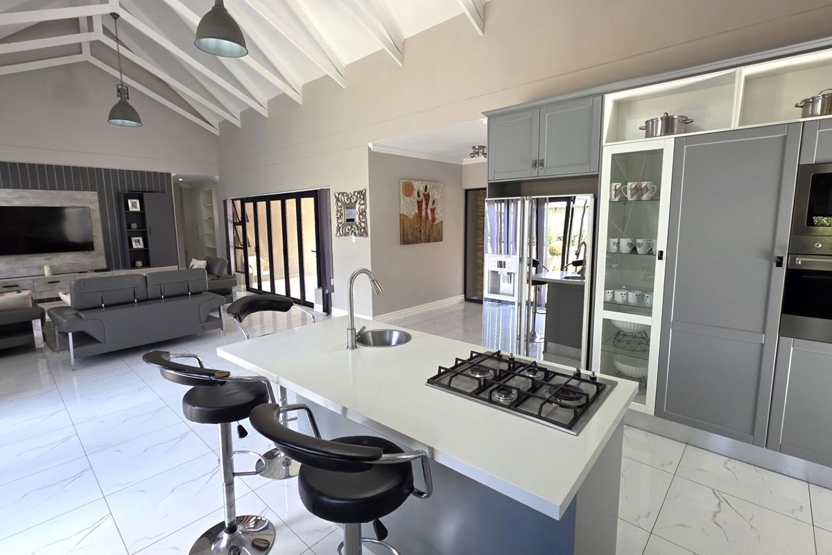 Modern 4 Bedroom Family Home in Leloko Lifestyle Estate - Photo 5