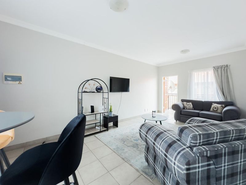 1 Bedroom Unit in Wapadrand - Photo 4
