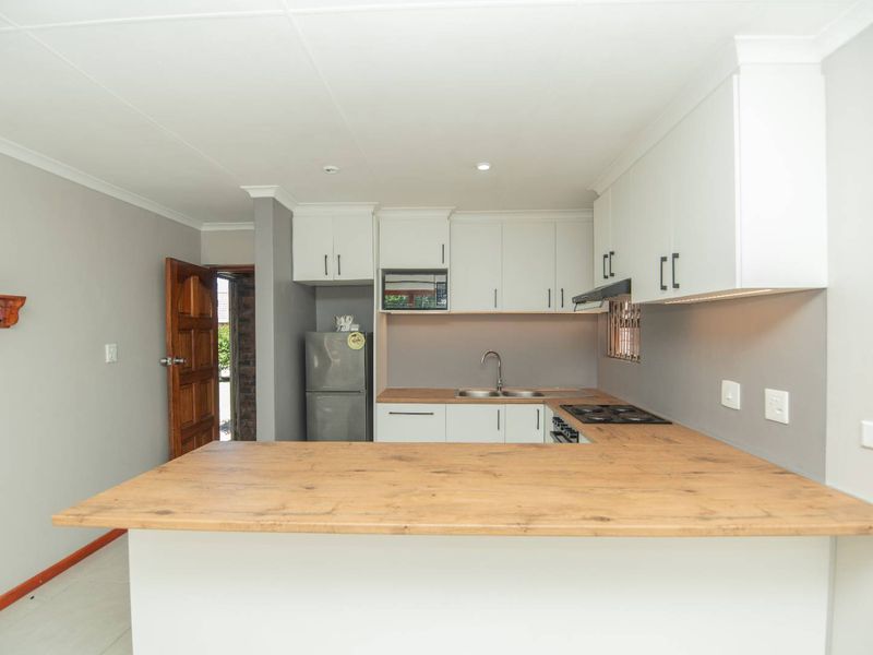 Spacious and Warm - Photo 7