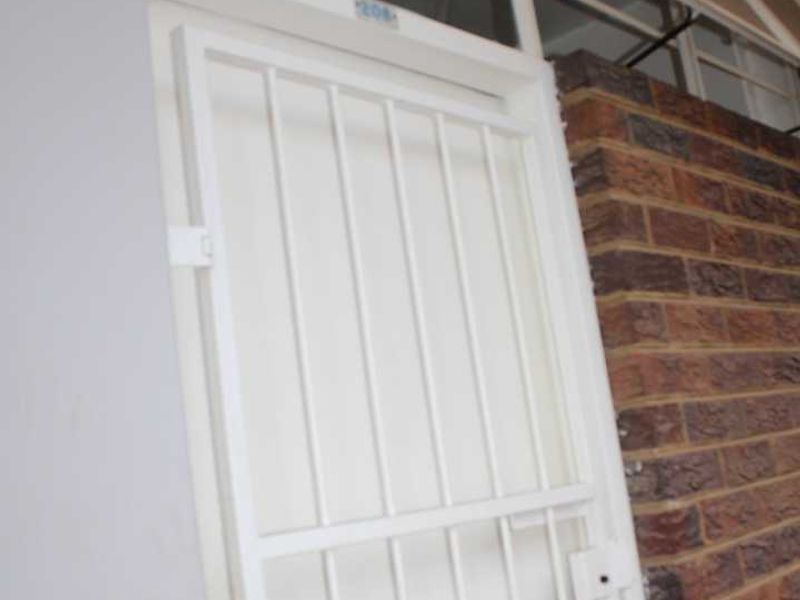 Spacious Bachelor Apartment To Let | Kronendal, 40 Troye Street - Sunnyside, Pretoria - Photo 10