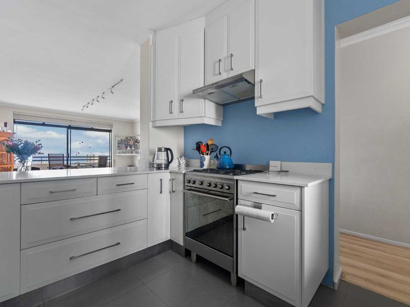 Nature & Ocean Views: Your Dream Apartment Awaits in the sought after Bahia, Fresnaye - Photo 8