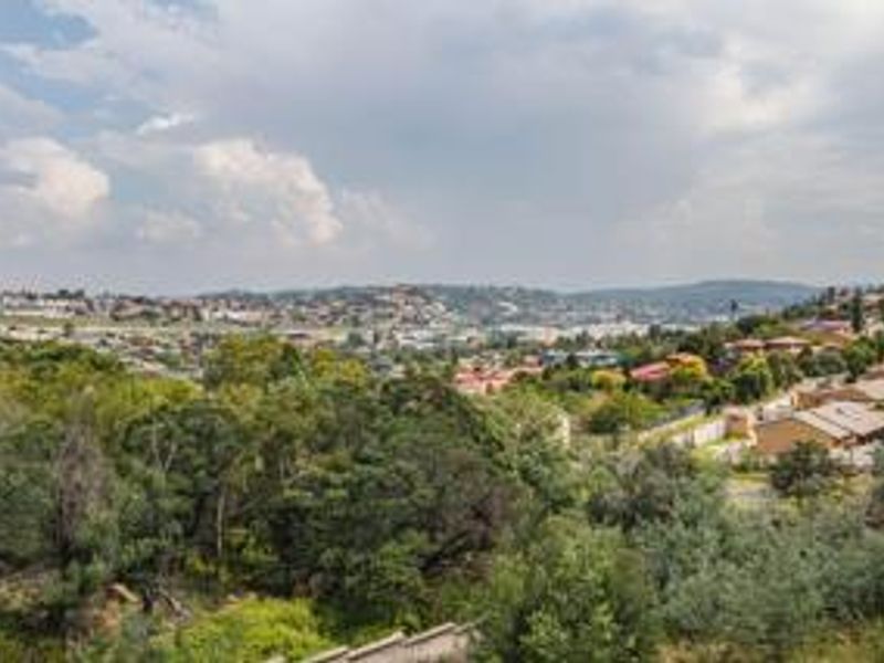 Premier Multi-Dwelling Estate in Oakdene Hills – Scenic Views, Private Sanctuary & Income Potential! - Photo 7