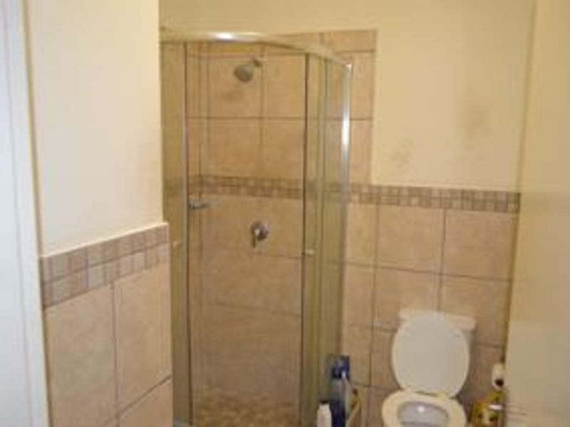 Lovely 2 Bedroom unit on 1st floor - Photo 8