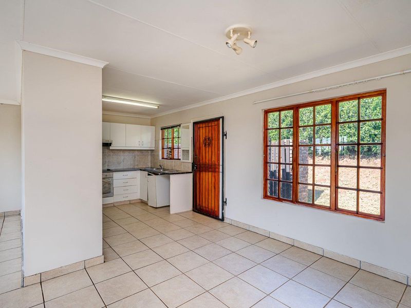 A HOME TO GROW INTO – WATERFORD COUNTRY ESTATE, WATERFALL 2 - Photo 8