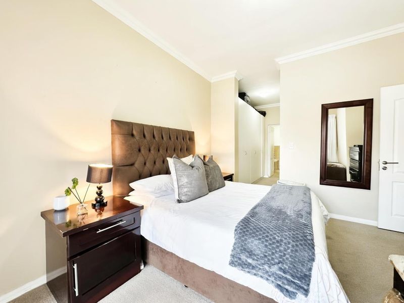 BEAUTIFUL 3 BEDROOM APARTMENT FOR SALE IN PORTLAND PLACE - Photo 9