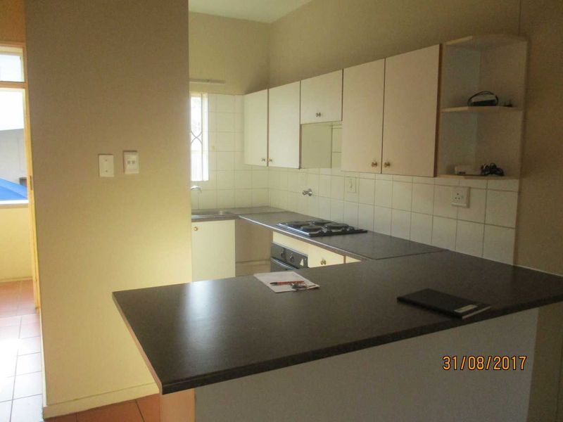 2 Bedroom to rent in Waterkloof Glen - Photo 6