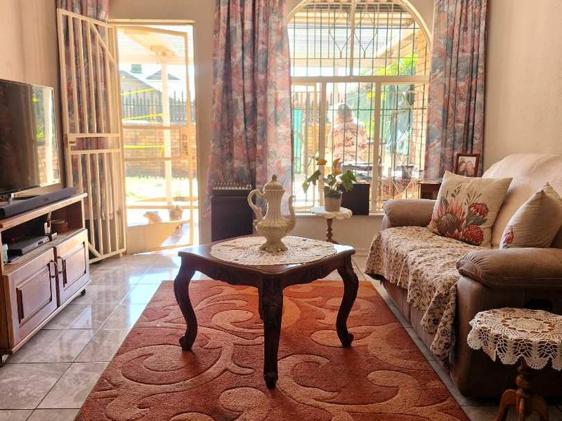 CHARMING PET FRIENDLY TOWNHOUSE - BEYERS PARK - Photo 9