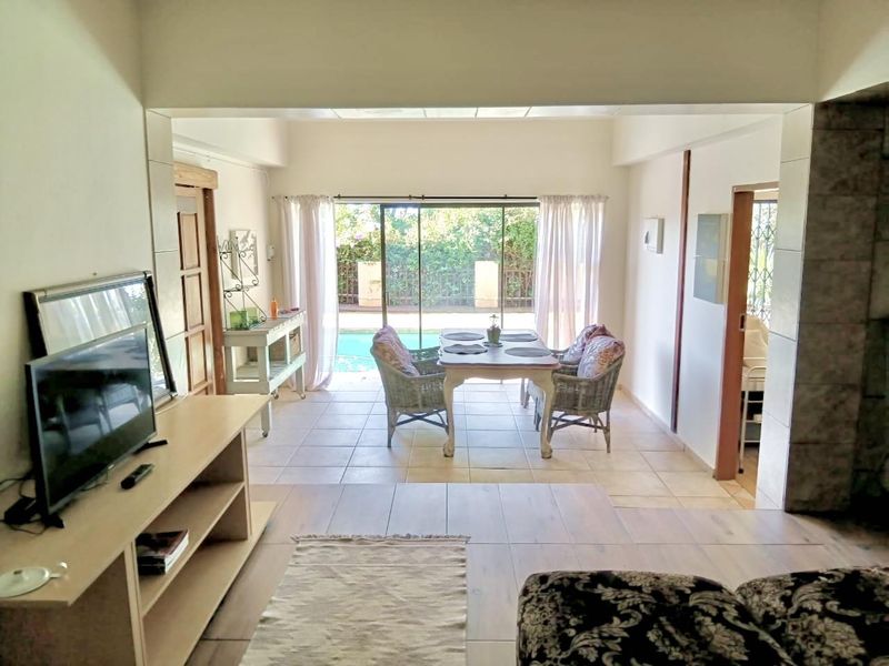 2-Bedroom, 2-Bathroom Ground Floor Apartment in Groenkloof/Muckleneuk - Photo 2