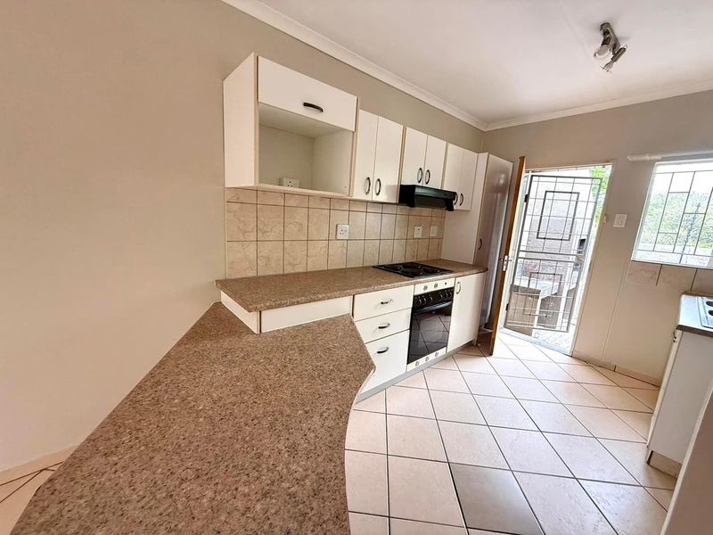 2 Bedroom Townhouse For Sale in Pionierspark Ext 1 - Photo 4