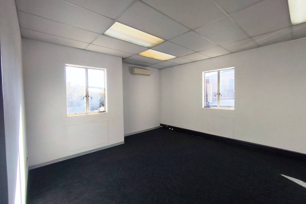 231m2 Office Space To Let in Midrand - Photo 5