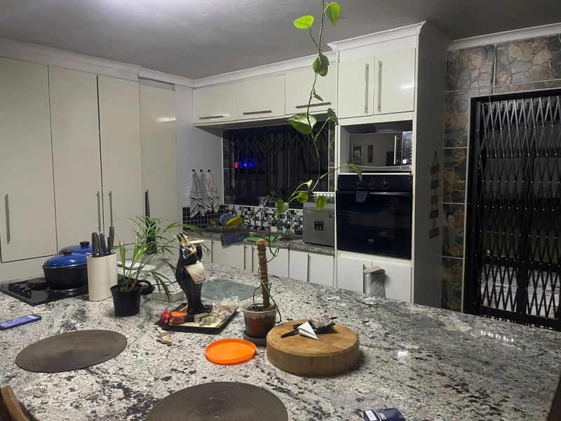 Luxury 3-Bedroom Secure Home for Rent in Brakpan – Pool, 3 Bathrooms, Study & Prime Location Near Carnival City Mall & N17 Highway - Photo 6