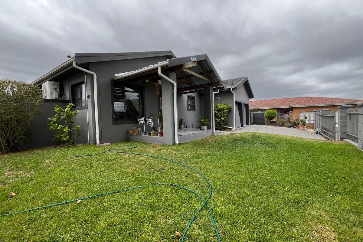 Prime Location: Impeccable Family Home for Sale - Photo 2