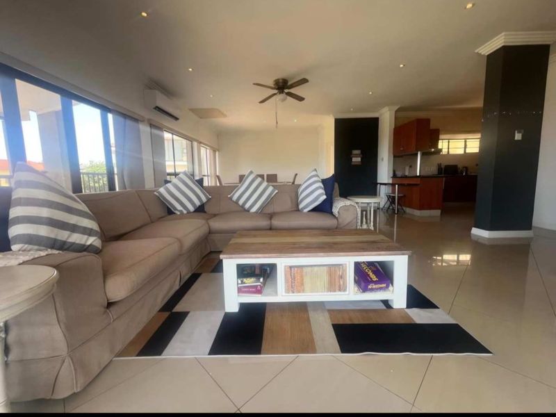 Spacious 3 Bedroom Flat with Sea Views - Photo 3