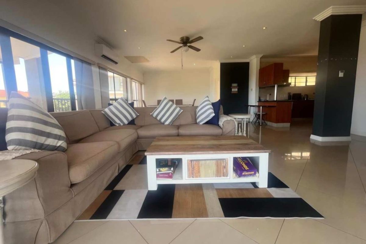 Spacious 3 Bedroom Flat with Sea Views - Photo 3