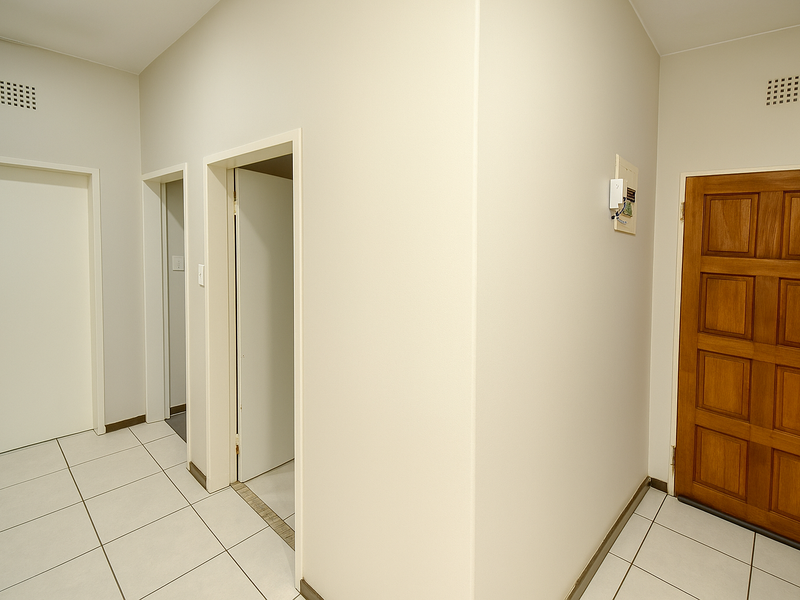 Modern First-Floor Apartment - Photo 10