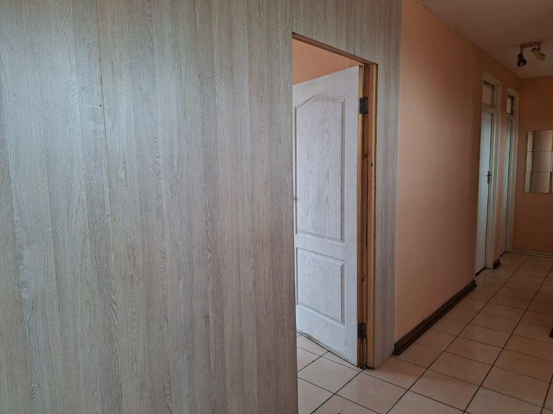 Partitioned 3 Bedroom Apartment for Sale ideal for investment and small family - Photo 7