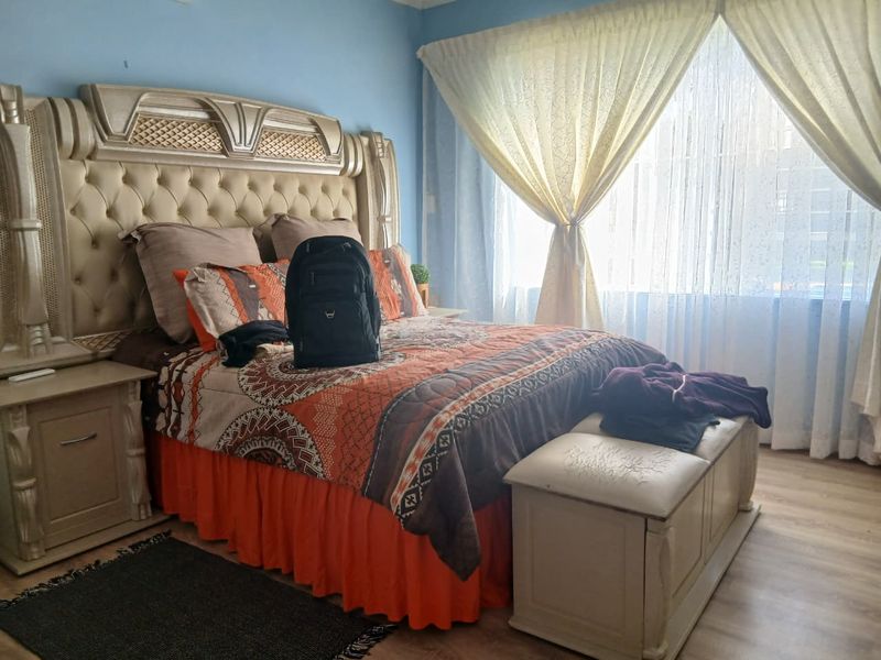 Spacious Elegance: Perfect Family Home or Guest Oasis! - Photo 10