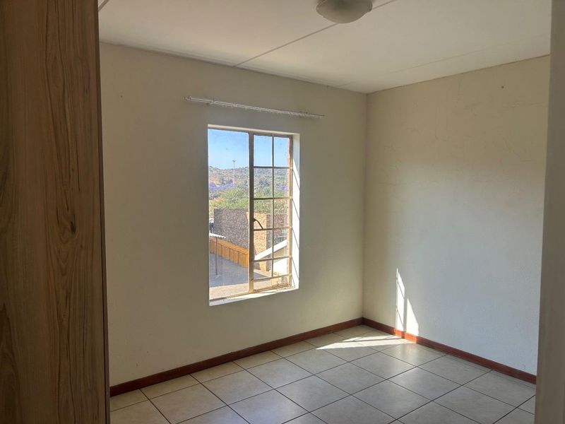 2 Bedroom Apartment in Lotus gardens - Photo 10