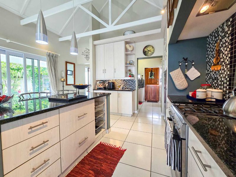 Elegant architectural family home with flatlet for sale in Stilbaai-Wes. - Photo 7