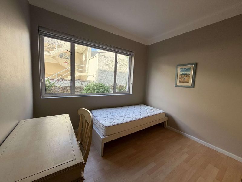 Charming Mouille Point Apartment - Photo 10