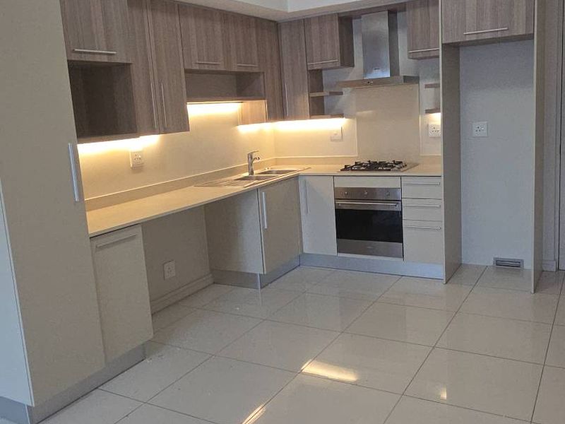 STUPENDOUS 2 BED ULTRA MODERN APARTMENT IN THE ICONIC TYRWHITT COMPLEX - Photo 6