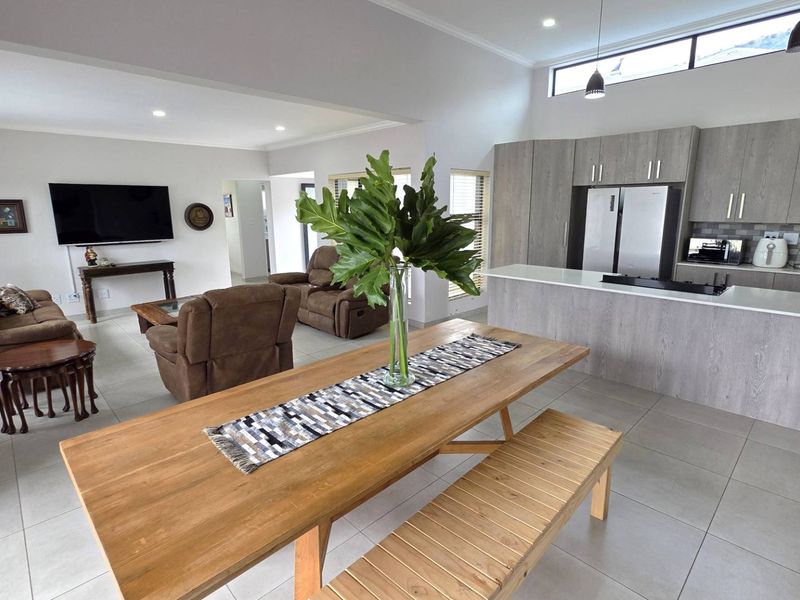Elegant # Bedroom 3.5 Bathroom Family Home in Kosmos Ridge - Photo 8