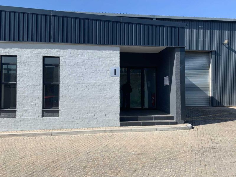 Spacious Warehouse & Office Space in Prime Industrial Hub - Photo 1