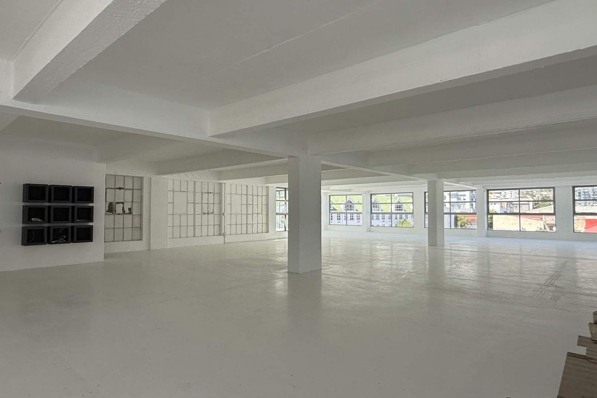 beautifully renovated entire 4th floor office to let in Gardens - Photo 5