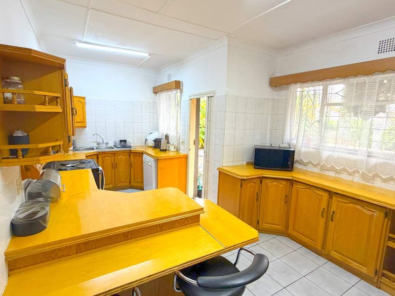 Comfortable Family Living in Prime Randhart – Space, Character & Potential - Photo 8