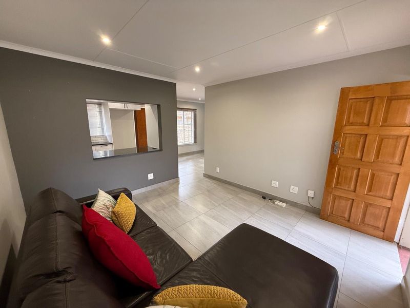 Stylishly Renovated Two-Bedroom Simplex with Double Garage and Garden - Photo 5