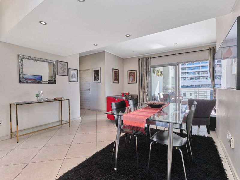 Luxurious 2-Bed Apartment with Stunning Views near Sandton - Photo 6