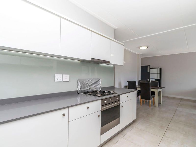 Furnished lock up and go - Photo 7