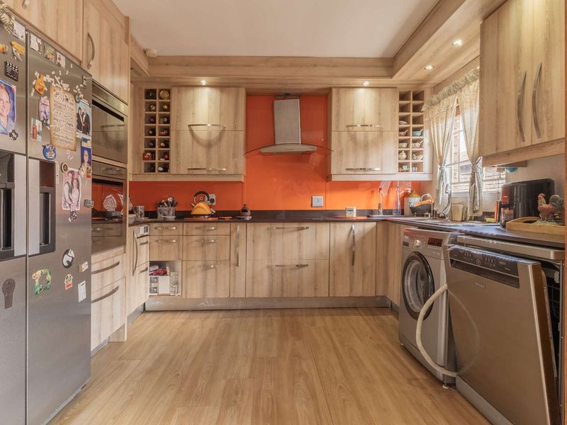 Spacious three bedroom simplex - large garden - Security complex - Equestria - Photo 10