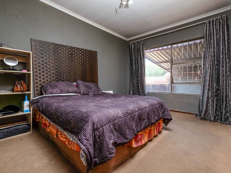 3 Bedroom Simplex in Pet Friendly Complex - Photo 7