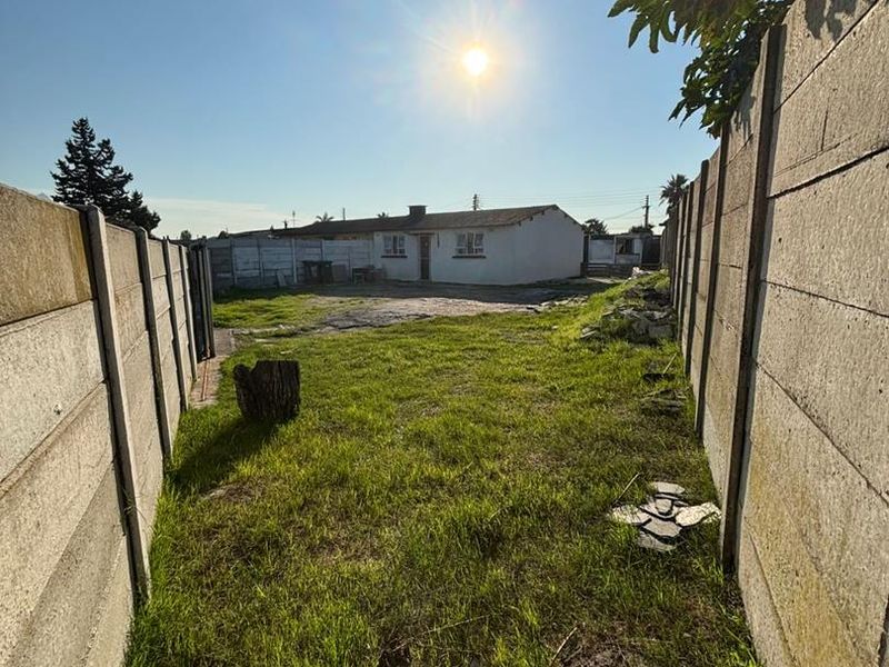 Newly renovated Family home or Investment Opportunity just waiting for you - Photo 8