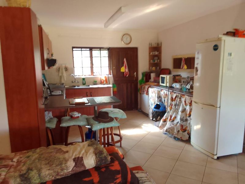 2-Bedroom Townhouse for Sale in Secure Complex – Manaba Beach, Margate - Photo 6