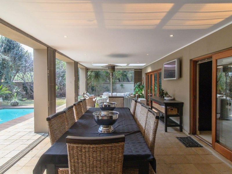 Elegant 5-Bedroom Luxury Home with Flatlet, Heated Pool & Solar Power – Glenvista - Photo 6