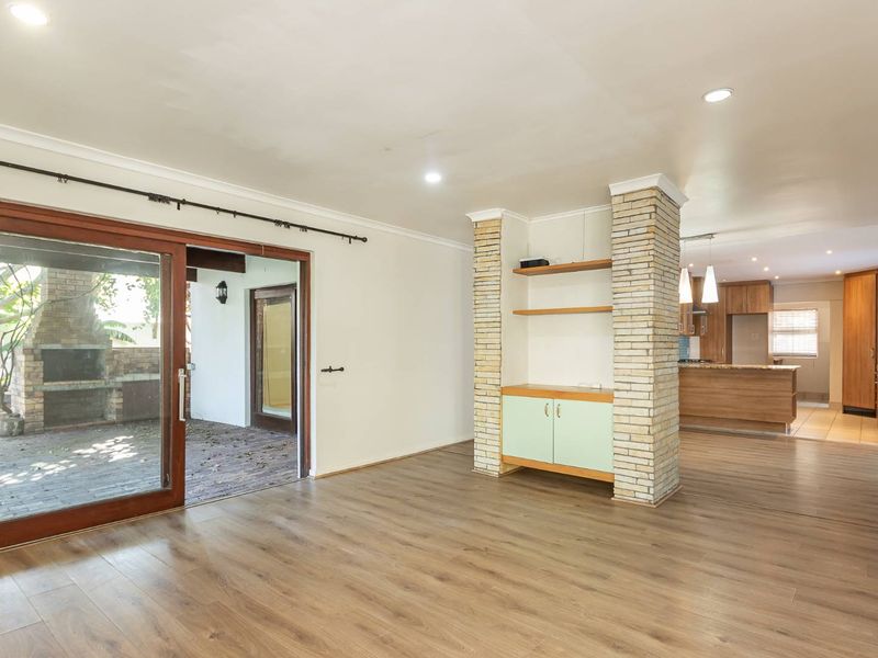 5 Bedroom house with granny flat for sale in Marina Da Gama - Photo 10