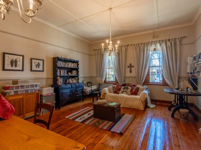 Historic Rawsonville home with timeless charm, spacious living, solar, borehole, and flatlet potential — blending heritage character with modern comfort. - Photo 4