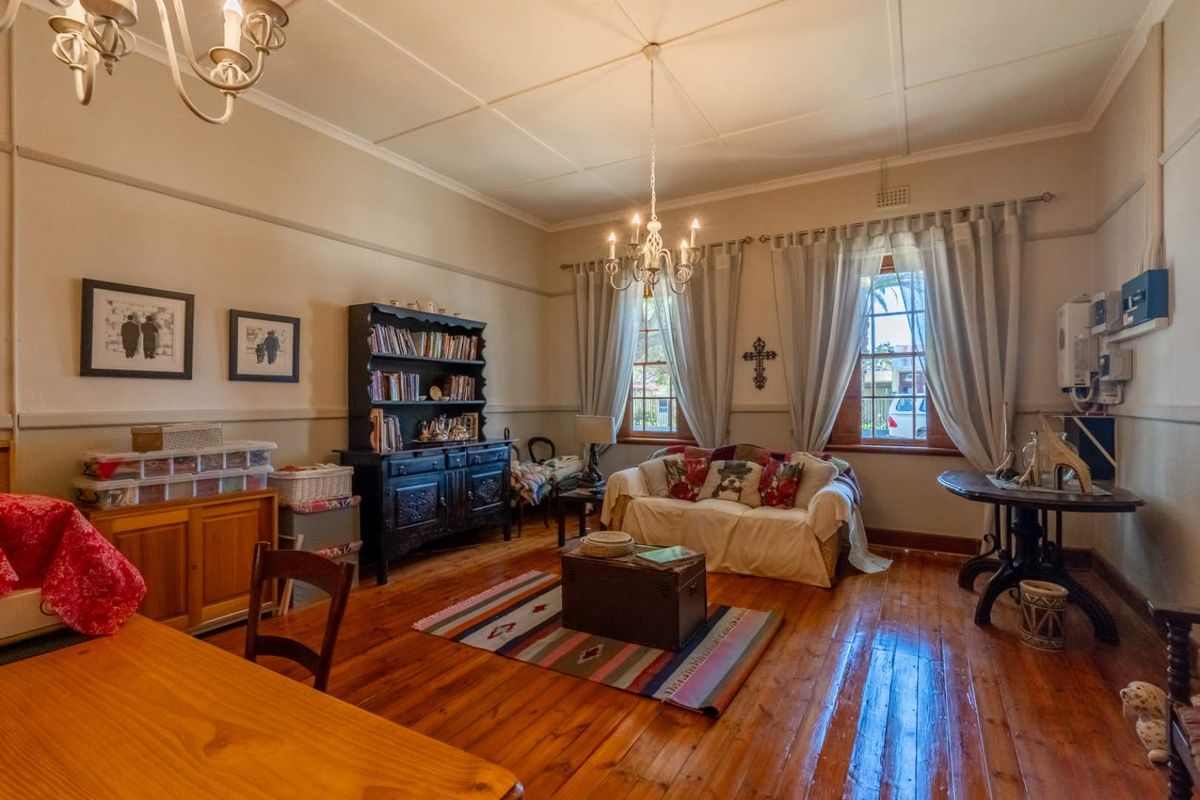 Historic Rawsonville home with timeless charm, spacious living, solar, borehole, and flatlet potential — blending heritage character with modern comfort. - Photo 4