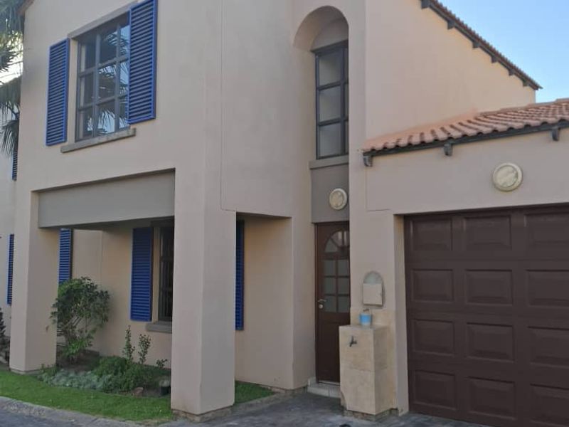 Beautiful Townhouse for Sale in Fairways Complex - Walvis Bay - Photo 2
