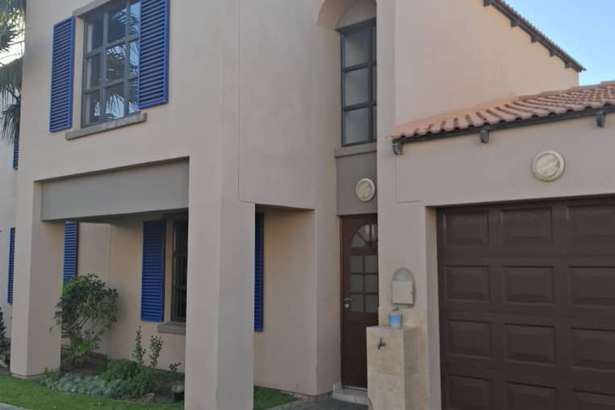 Beautiful Townhouse for Sale in Fairways Complex - Walvis Bay - Photo 2