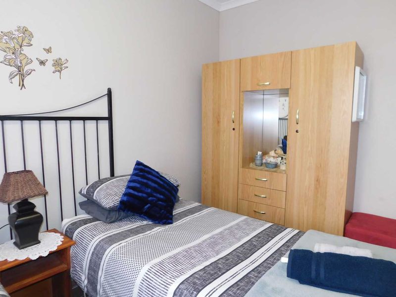 Corner property : Perfect for self catering units!! - Photo 7
