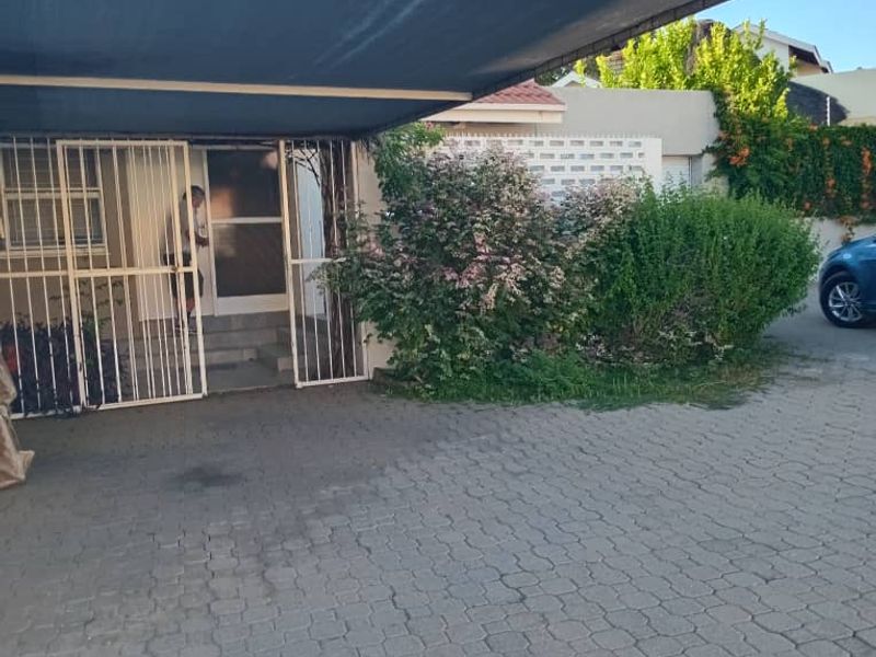 Olympia cottage-type town house with larger garden - Photo 8