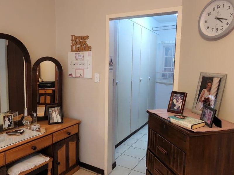 Neat as a pin...just move in and stay! - Photo 5