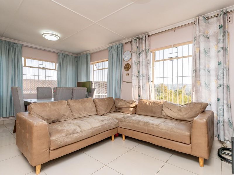 Secure Complex Living with Beautiful Views - Photo 6